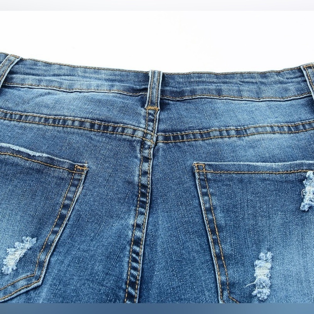 Floral distressed Blue Jeans - Picture 7 of 9